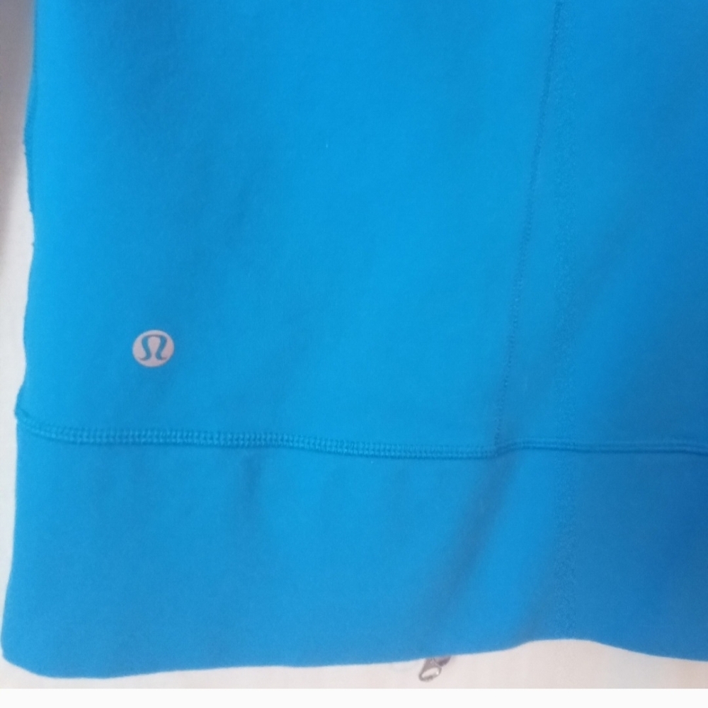 Lululemon Daily Yoga Jacket Size 2 Beaming Blue Striped Fully Zip Streched Top - Picture 7 of 9
